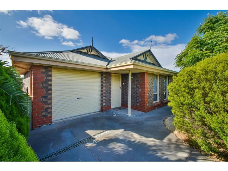 8 Mawson Circuit, Woodcroft SA 5162