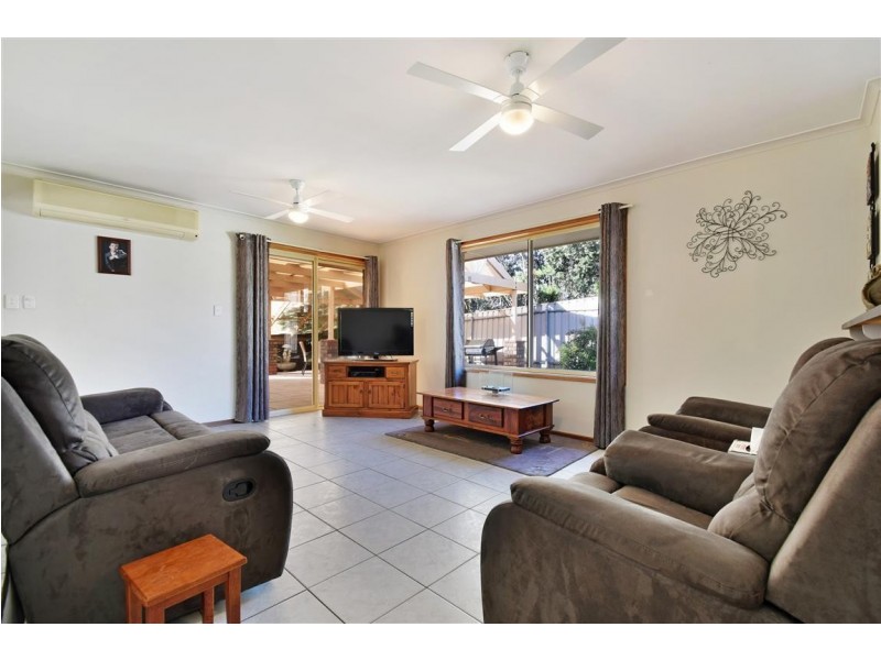 8 Mawson Circuit, Woodcroft SA 5162