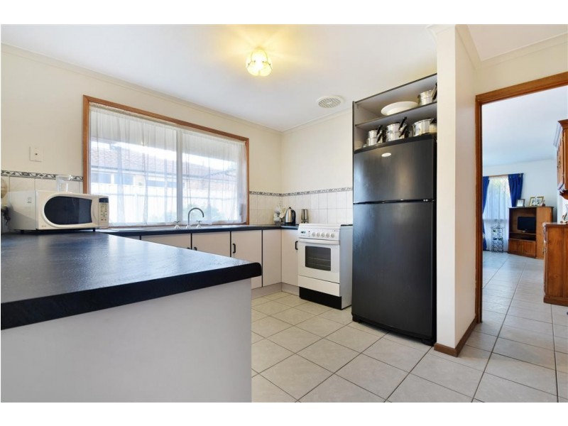 8 Mawson Circuit, Woodcroft SA 5162