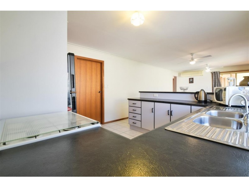 8 Mawson Circuit, Woodcroft SA 5162