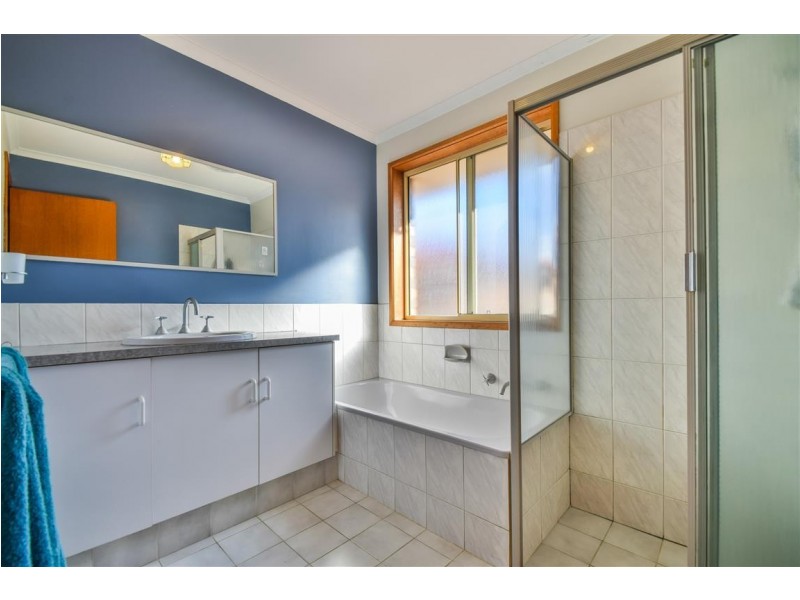 8 Mawson Circuit, Woodcroft SA 5162