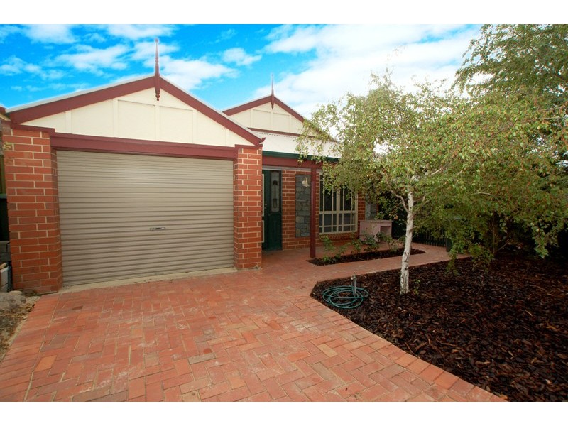 16 Madigan Crescent, Woodcroft SA 5162