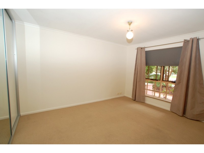 16 Madigan Crescent, Woodcroft SA 5162