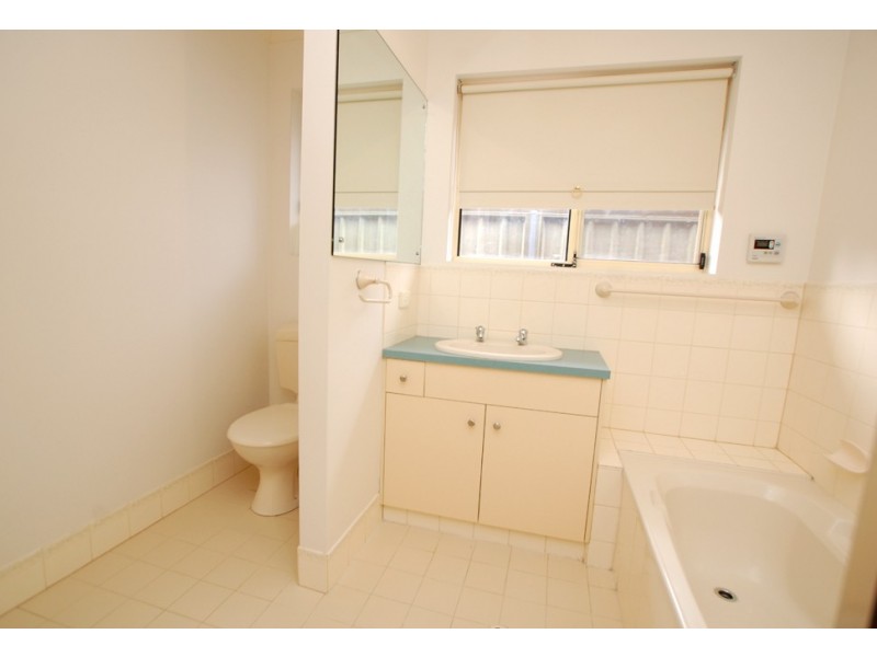 16 Madigan Crescent, Woodcroft SA 5162