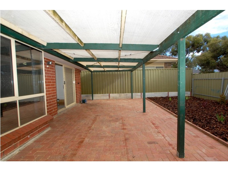 16 Madigan Crescent, Woodcroft SA 5162