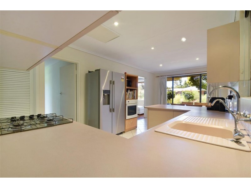 8 Kimberly Way, Happy Valley SA 5159