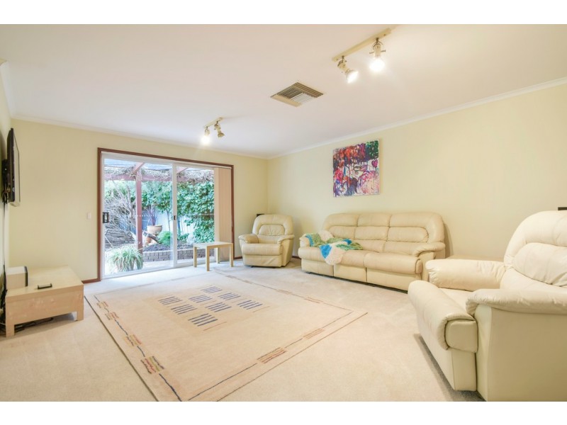 6 Grieve Court, Trott Park SA 5158