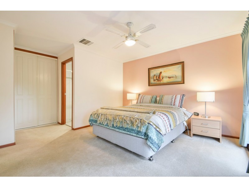 6 Grieve Court, Trott Park SA 5158