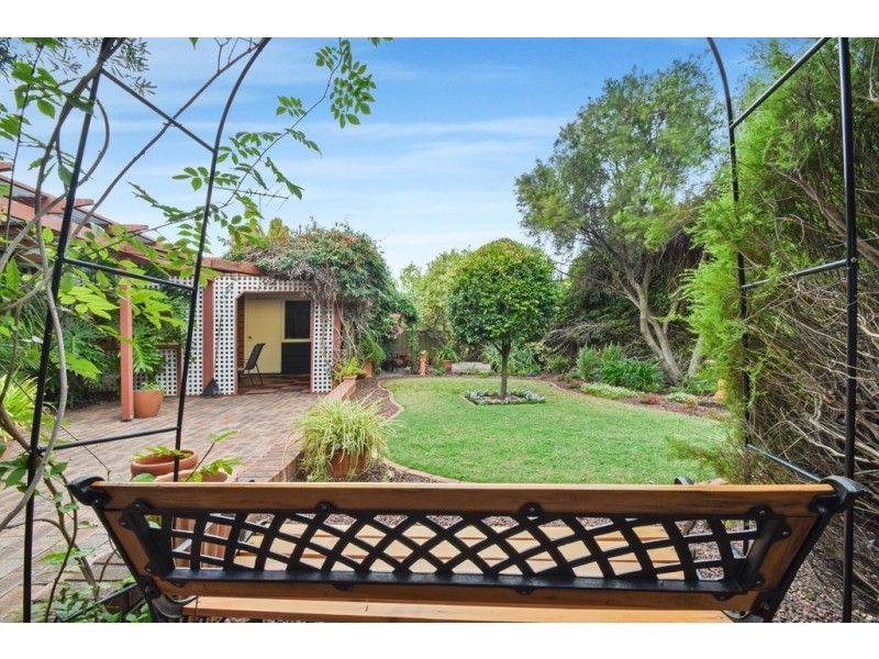 6 Grieve Court, Trott Park SA 5158