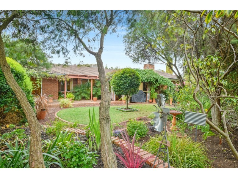 6 Grieve Court, Trott Park SA 5158