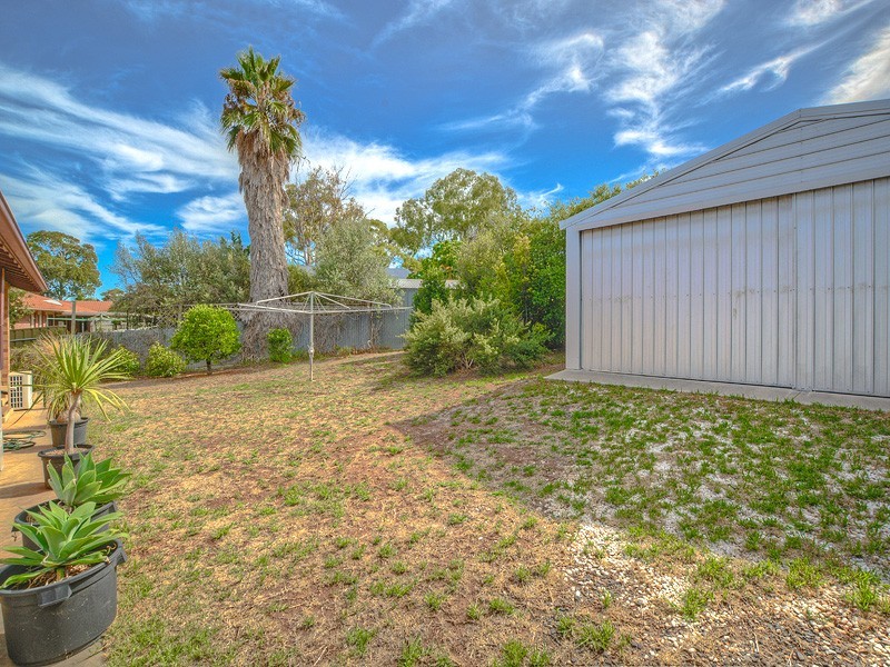 4 Paul Court, Christie Downs SA 5164