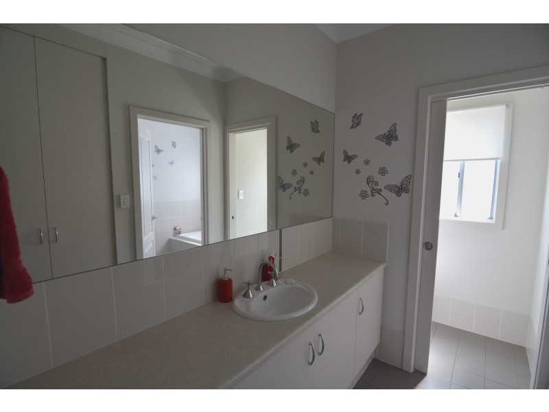 2 Lucy Court, Trott Park SA 5158