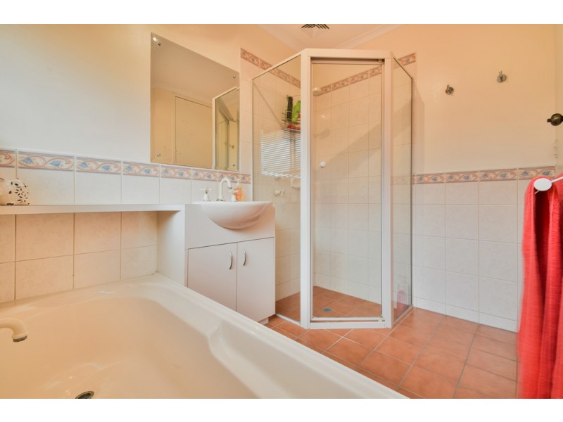 13 Lee Avenue, Happy Valley SA 5159