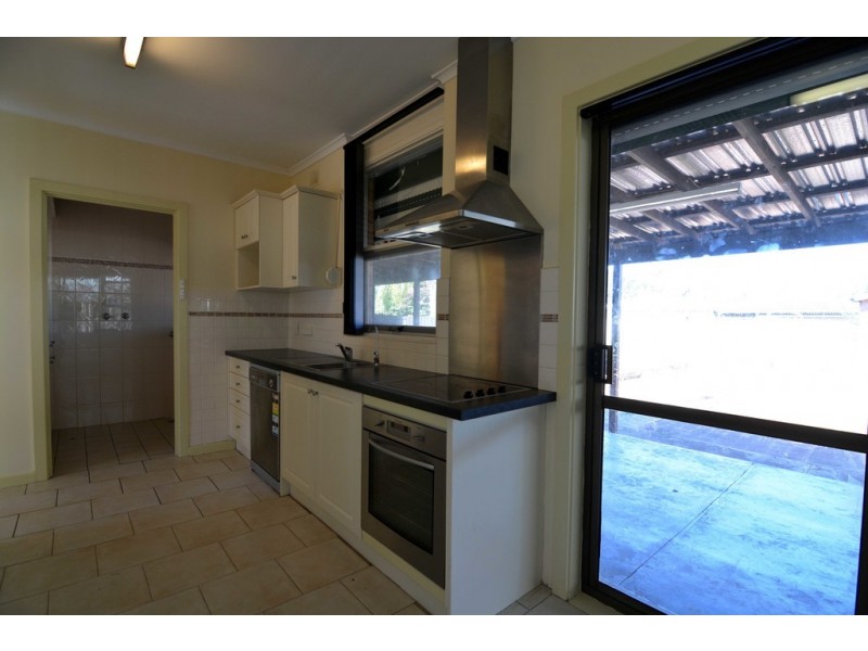 32 Roberts road, Hackham SA 5163