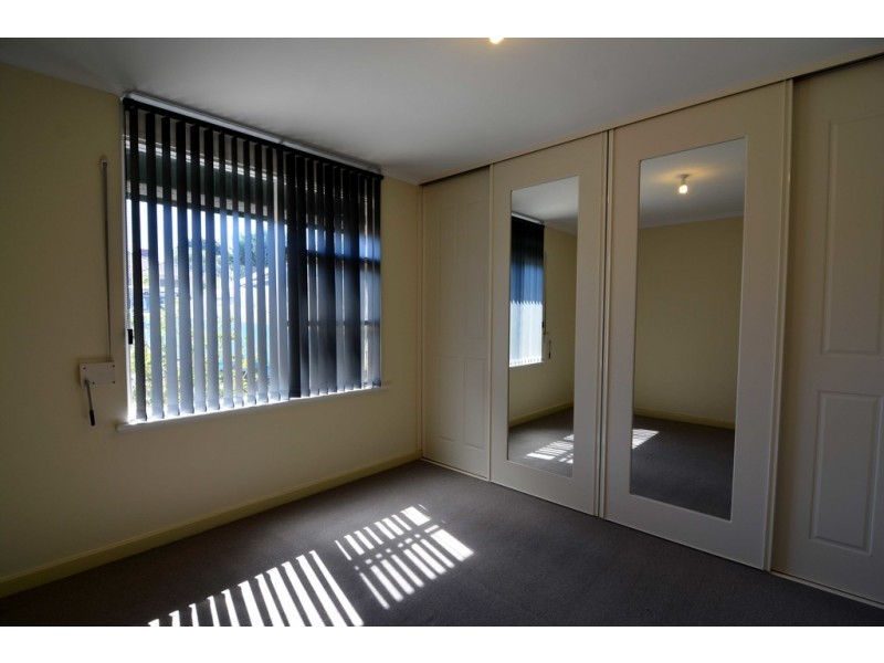 32 Roberts road, Hackham SA 5163