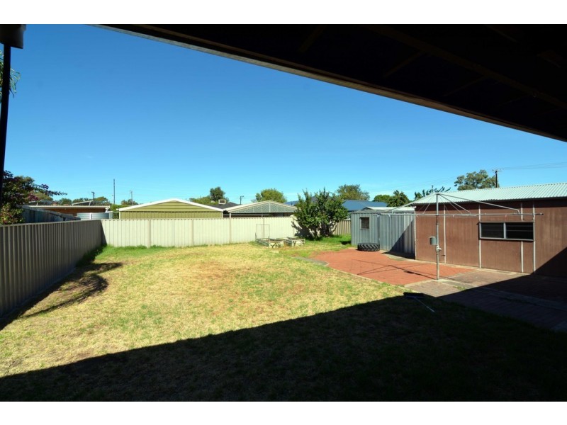 32 Roberts road, Hackham SA 5163