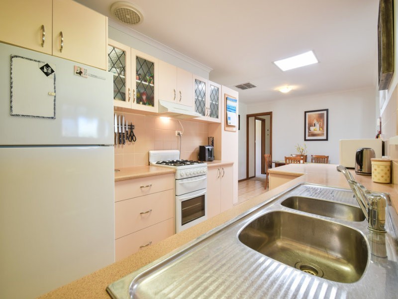 6 Heather Road, Happy Valley SA 5159