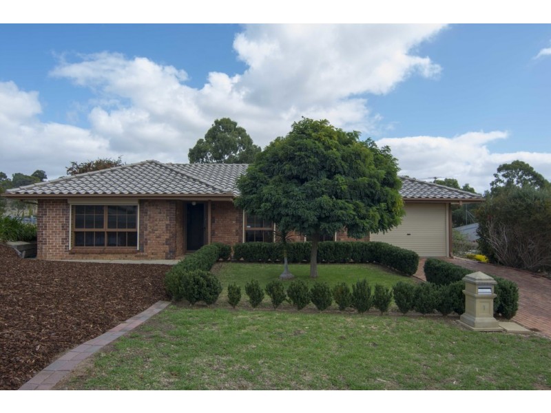 1 Lexcen Grove, Happy Valley SA 5159