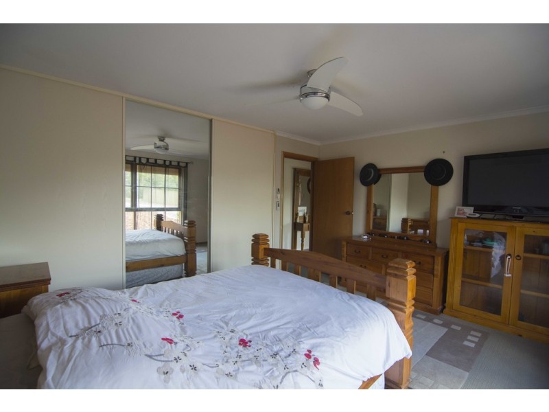 1 Lexcen Grove, Happy Valley SA 5159