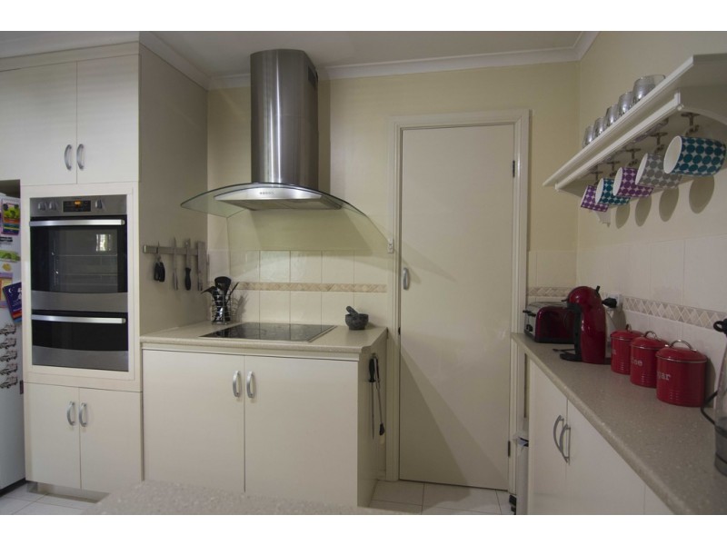 1 Lexcen Grove, Happy Valley SA 5159