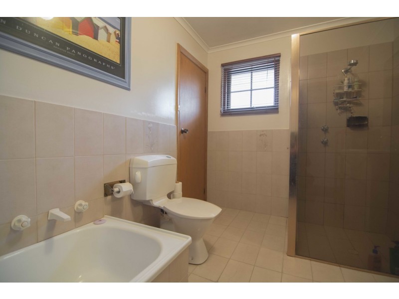 1 Lexcen Grove, Happy Valley SA 5159