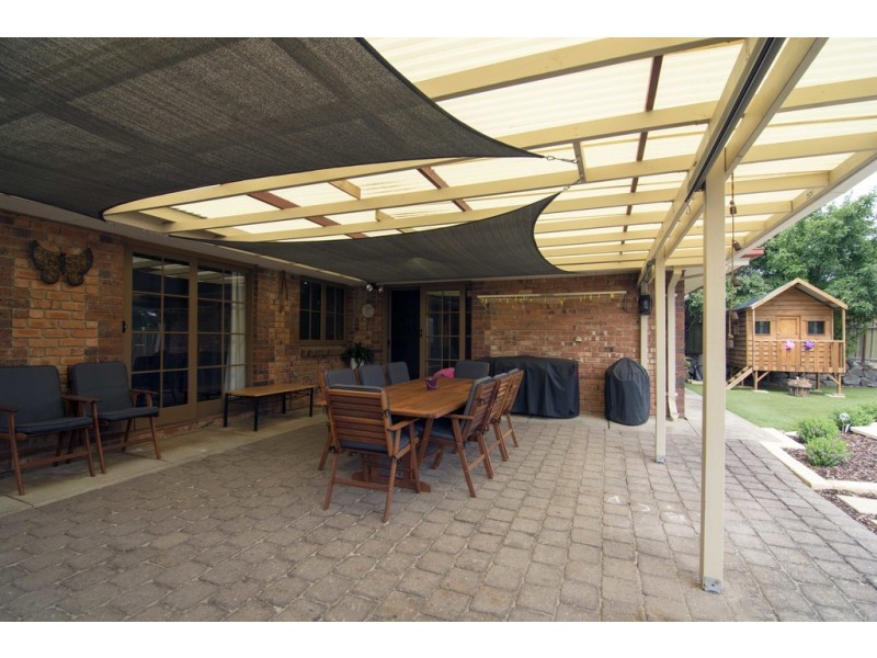 1 Lexcen Grove, Happy Valley SA 5159