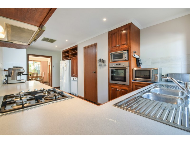 5 Walford Drive, Onkaparinga Hills SA 5163