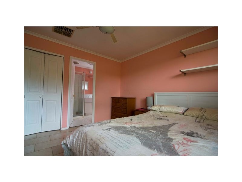 19 Grevillea Road, Aberfoyle Park SA 5159