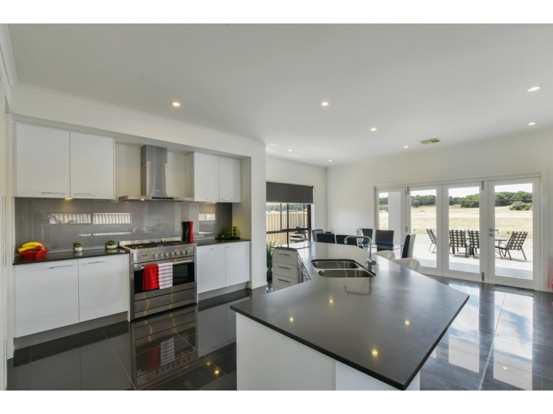 102 Blanche Parade, Hindmarsh Island SA 5214