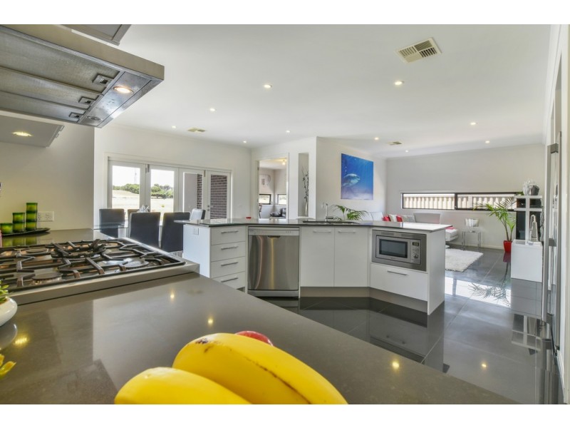 102 Blanche Parade, Hindmarsh Island SA 5214