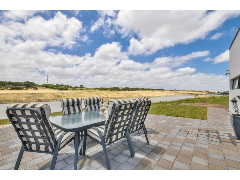 102 Blanche Parade, Hindmarsh Island SA 5214