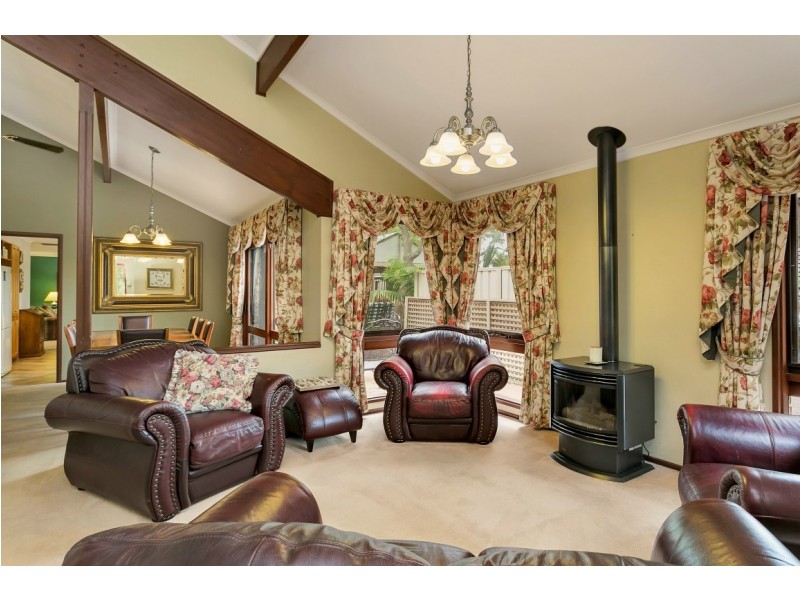 24 Crossdale Drive, Aberfoyle Park SA 5159