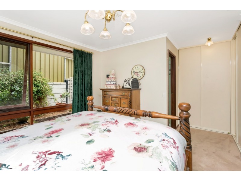 24 Crossdale Drive, Aberfoyle Park SA 5159