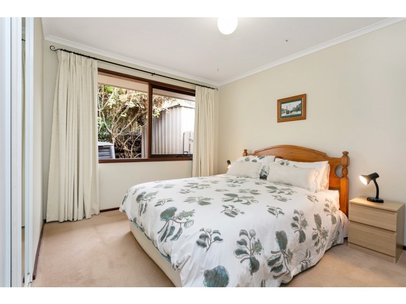 24 Crossdale Drive, Aberfoyle Park SA 5159