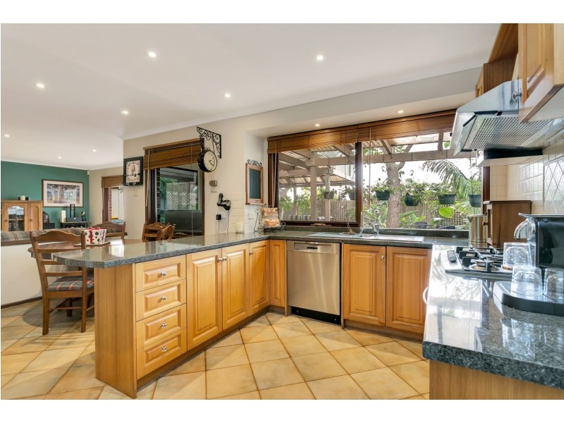 24 Crossdale Drive, Aberfoyle Park SA 5159