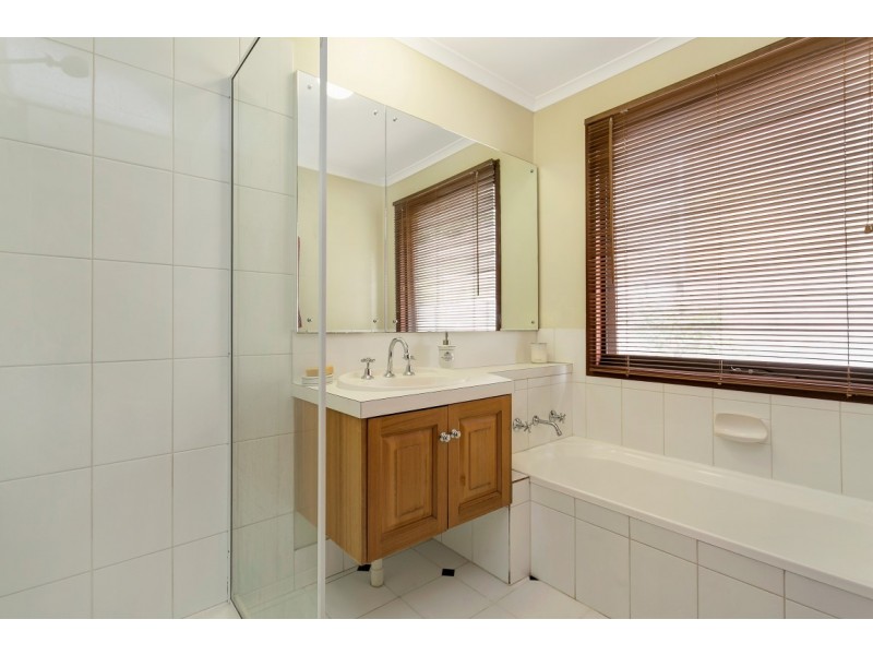 24 Crossdale Drive, Aberfoyle Park SA 5159