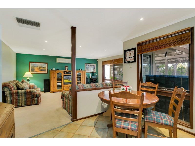 24 Crossdale Drive, Aberfoyle Park SA 5159