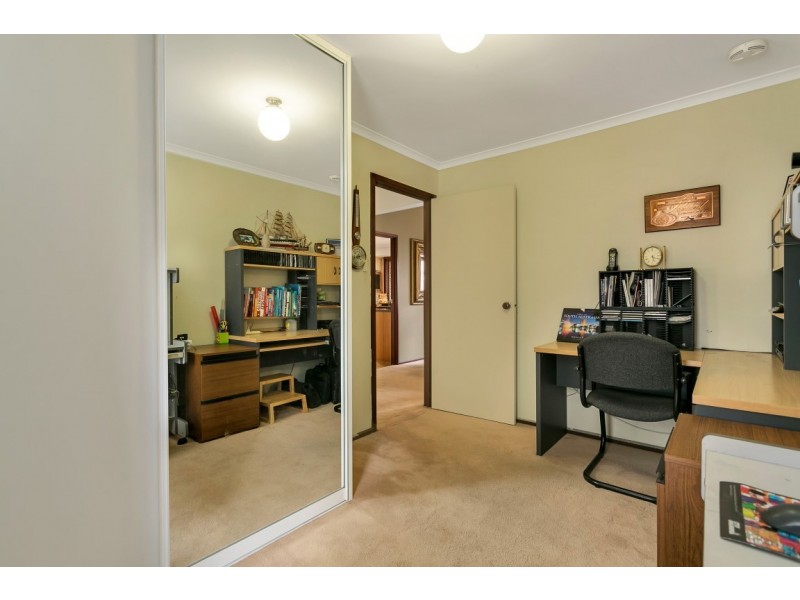 24 Crossdale Drive, Aberfoyle Park SA 5159