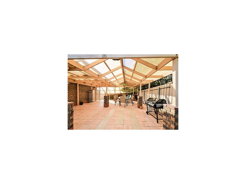 8 Mawson Circuit, Woodcroft SA 5162