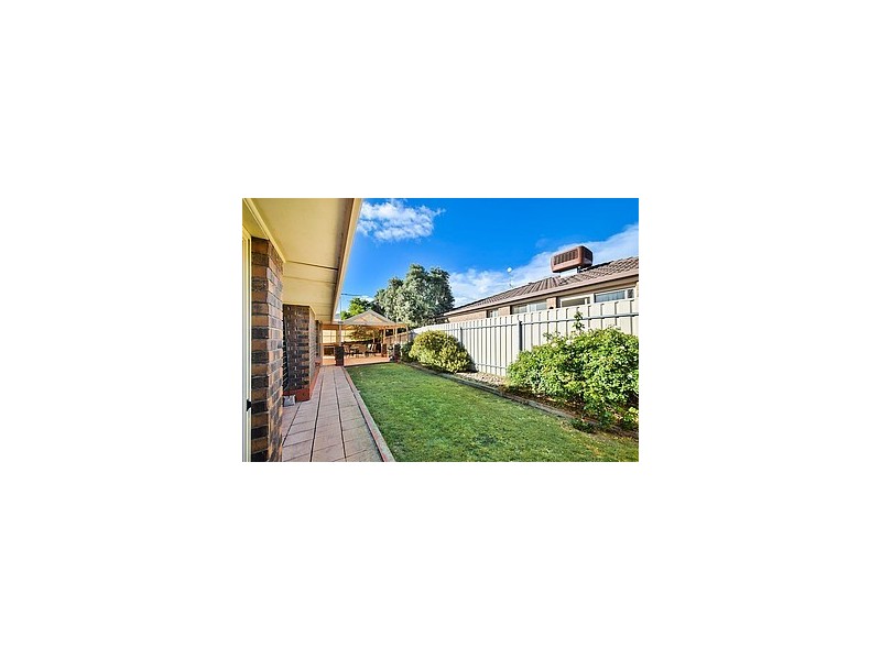 8 Mawson Circuit, Woodcroft SA 5162