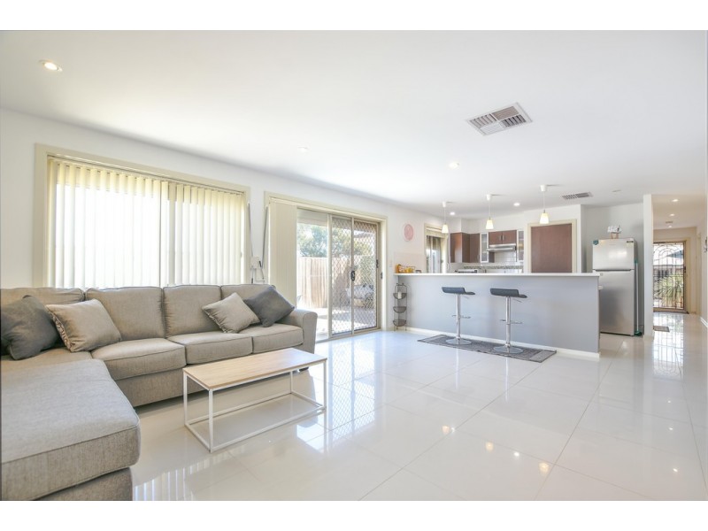 4/4 Sandy Lane, Hackham SA 5163