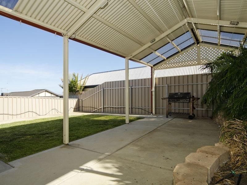 44 Tobin Crescent, Woodcroft SA 5162