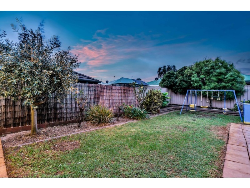 19 Mawson Circuit, Woodcroft SA 5162