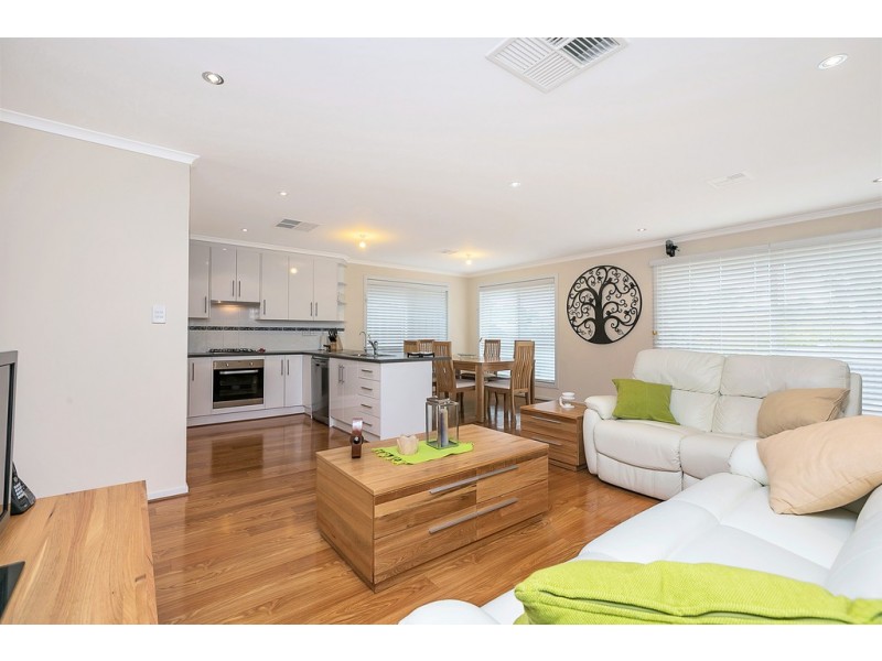 3b Glenloth Drive, Happy Valley SA 5159