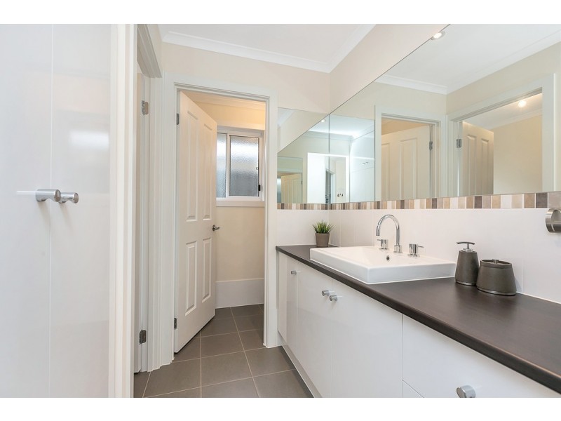 3b Glenloth Drive, Happy Valley SA 5159