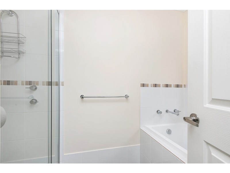 3b Glenloth Drive, Happy Valley SA 5159