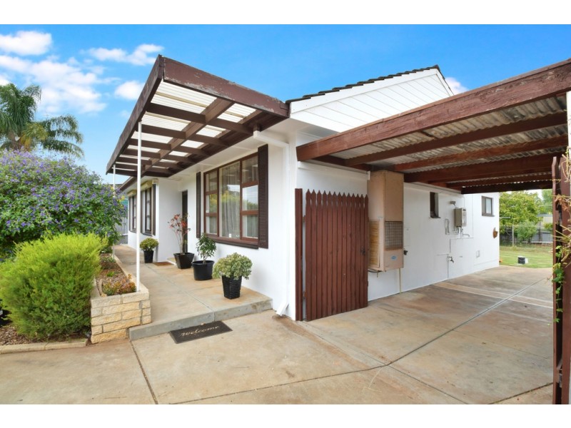 4 Wahratta Avenue, Morphett Vale SA 5162