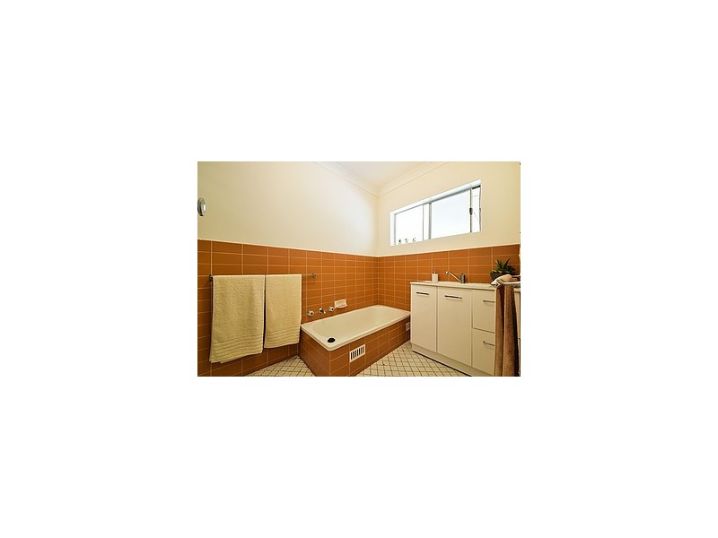 8 Mary Street, Happy Valley SA 5159