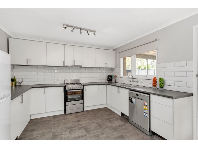 34 Cumberland Crescent, Huntfield Heights SA 5163