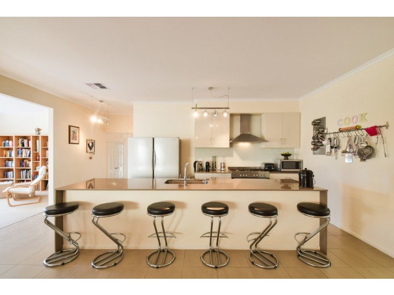 18 Coast View Court, Chandlers Hill SA 5159